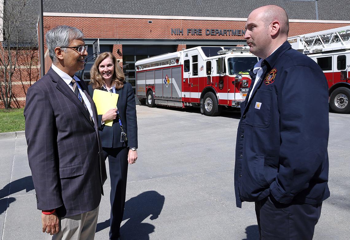 Bhattacharya visits NIH Fire & Rescue.