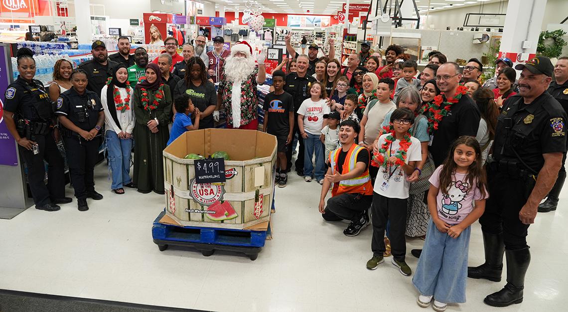 A group photo featuring police officers and Inn residents and their families